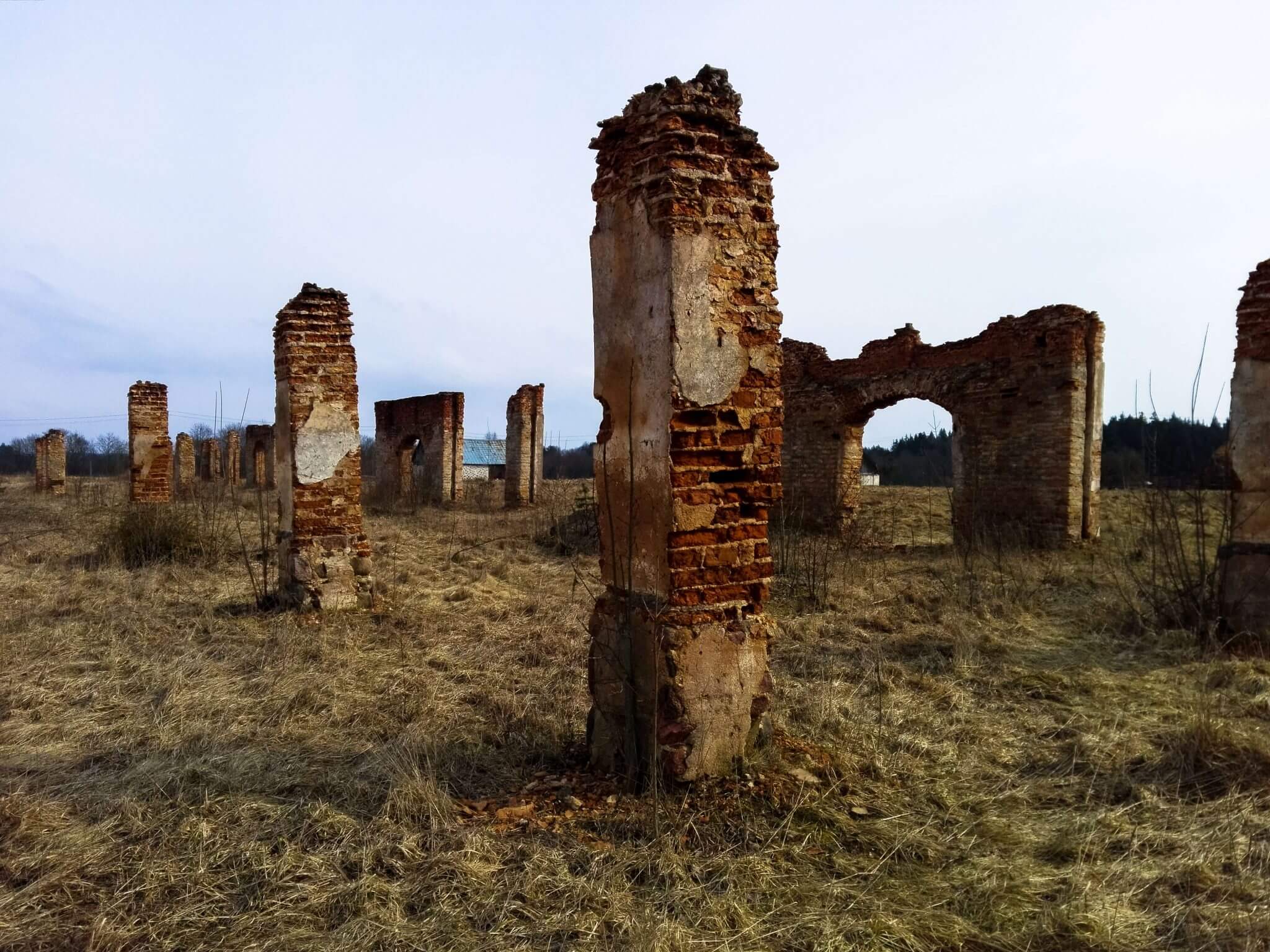 raudondvaris ruins lithuania
