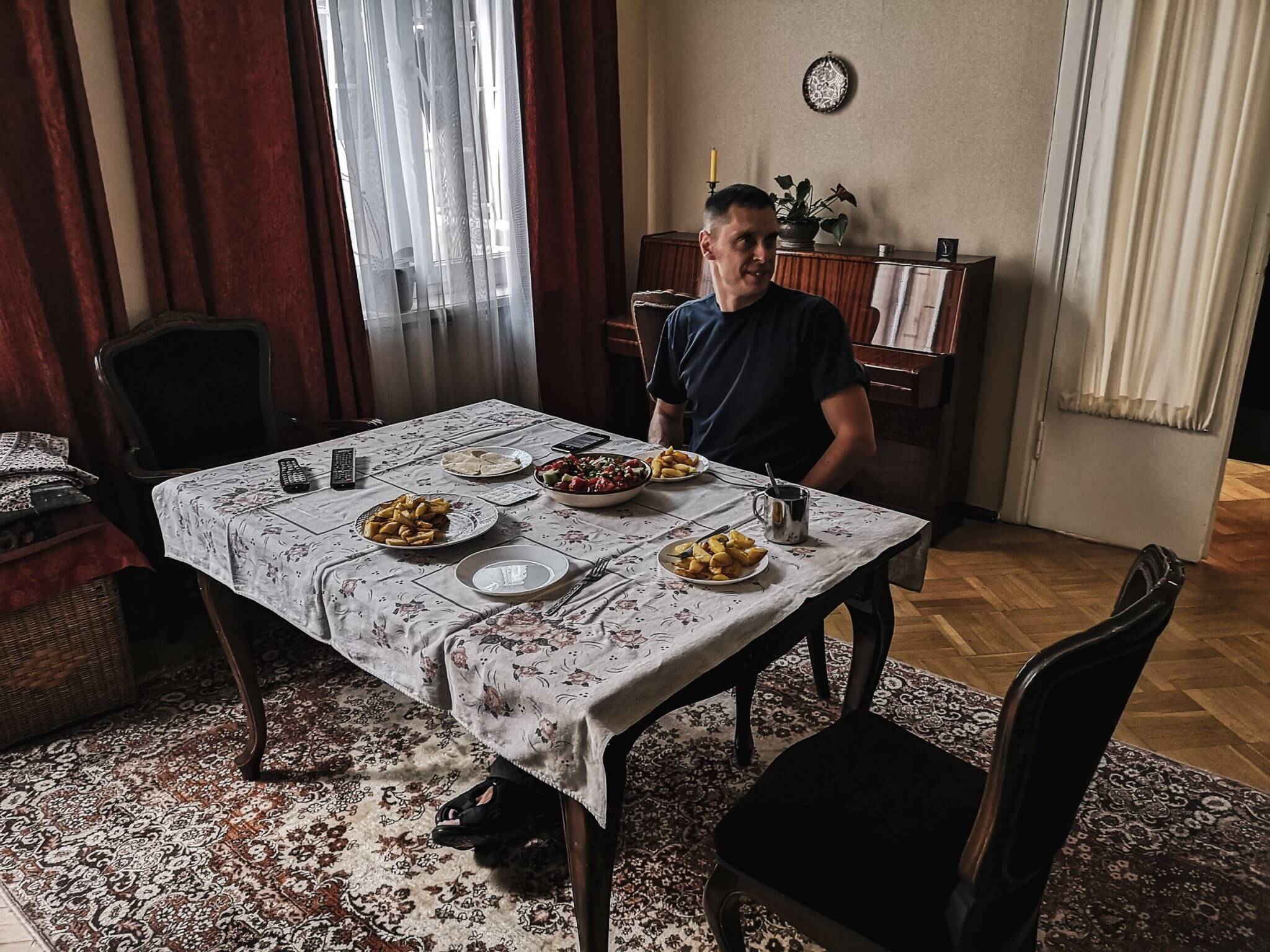 dinner at guesthouse tbilisi