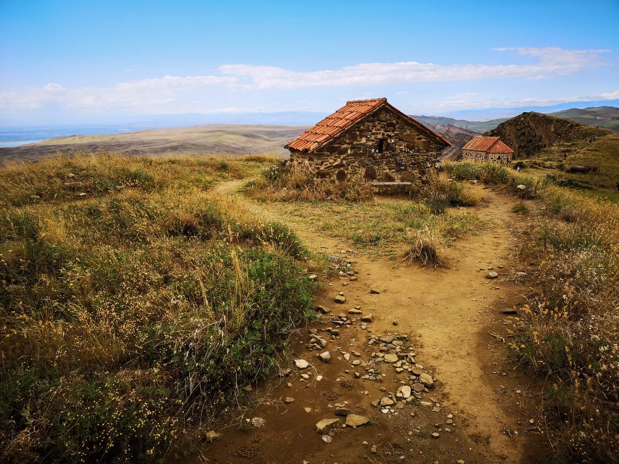georgia azerbaijan border houses on hill