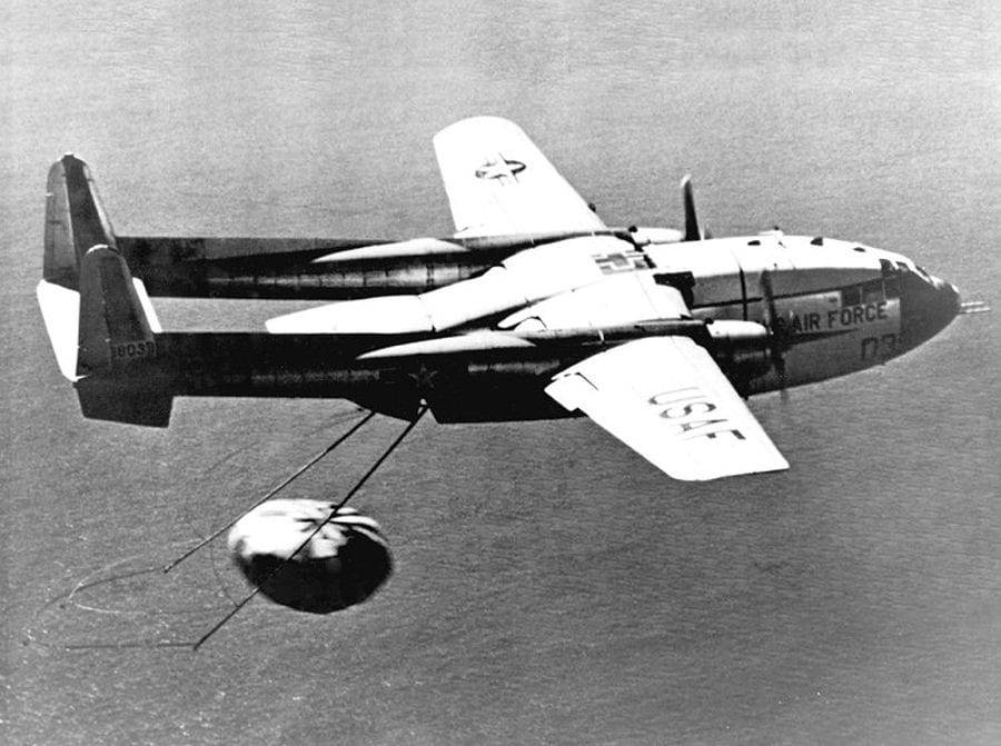 Fairchild C-119J Flying Boxcar recovers CORONA Capsule 1960 USAF