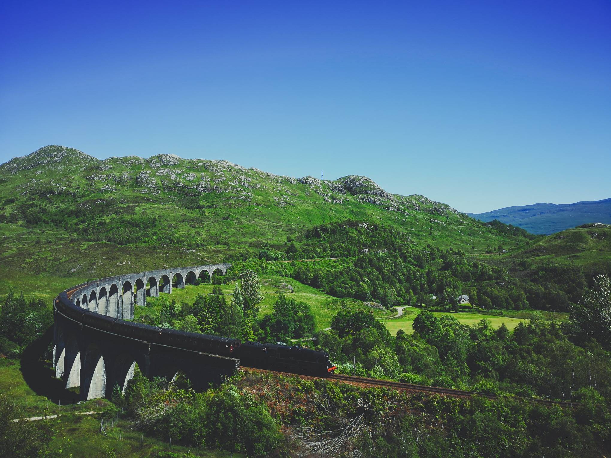   Though you might need to wait for a while, the whole experience of magical Jacobite train will pass by pretty fast. Photo by Alis Monte [CC BY-SA 4.0], via Connecting the Dots