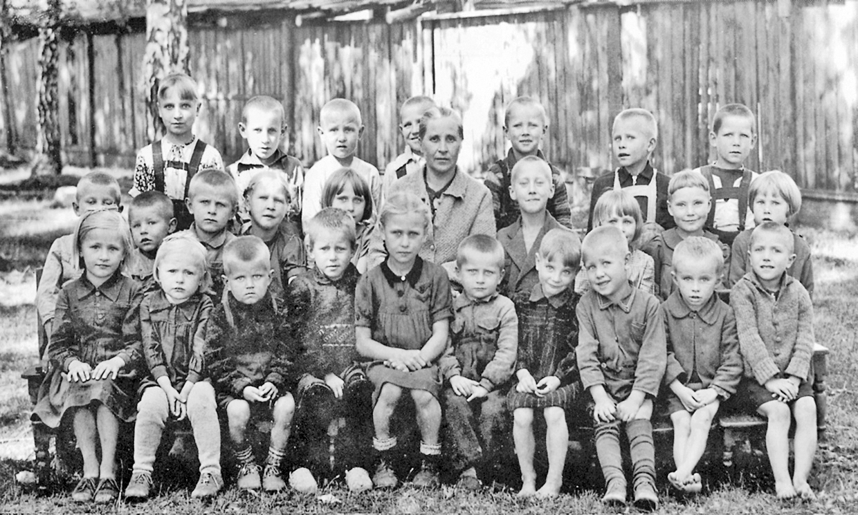 An exile T. Mikutavičienė with the children of other exiles.