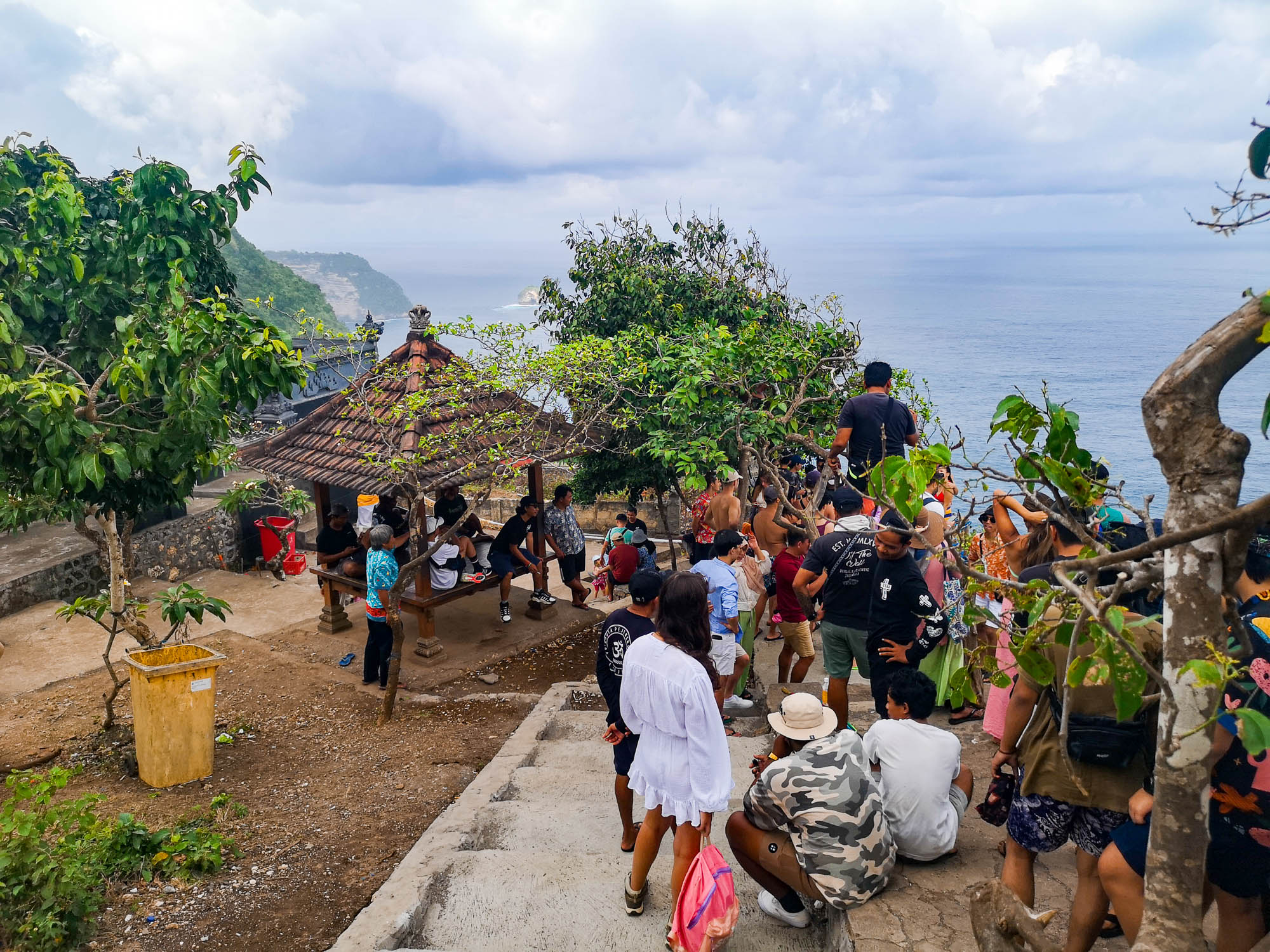 Queue to Kelingking Beach in Nusa Penida, Bali